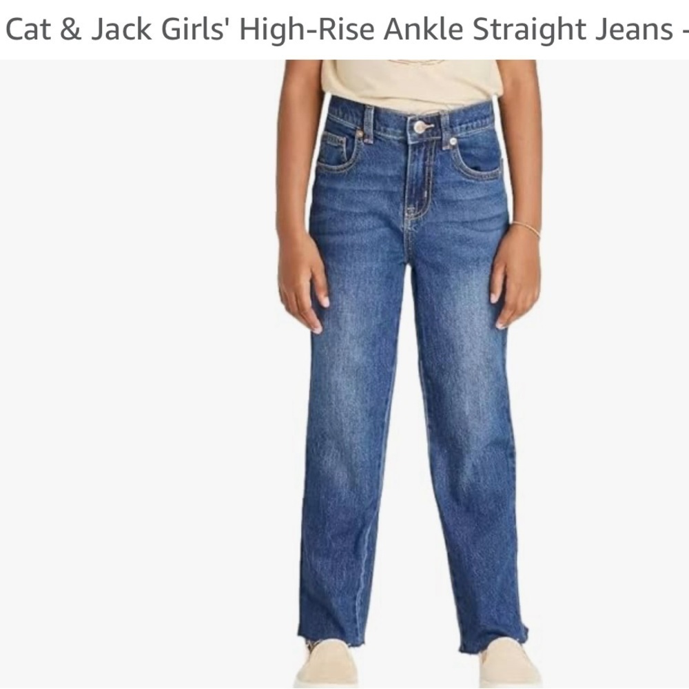 nwt- Classic Cat & Jack girls 
Blue jeans basic pocket zipper